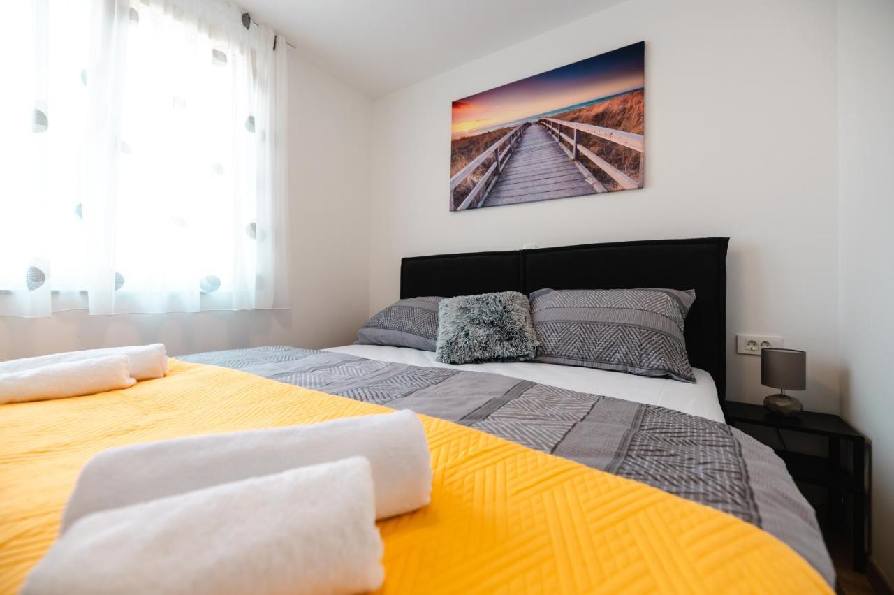 Kailani Luxury 3 Bedroom, 3 Bathroom With A Sunny Balcony Apartment Zadar