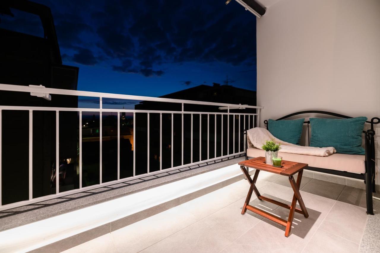Kailani Luxury 3 Bedroom, 3 Bathroom With A Sunny Balcony Apartment *