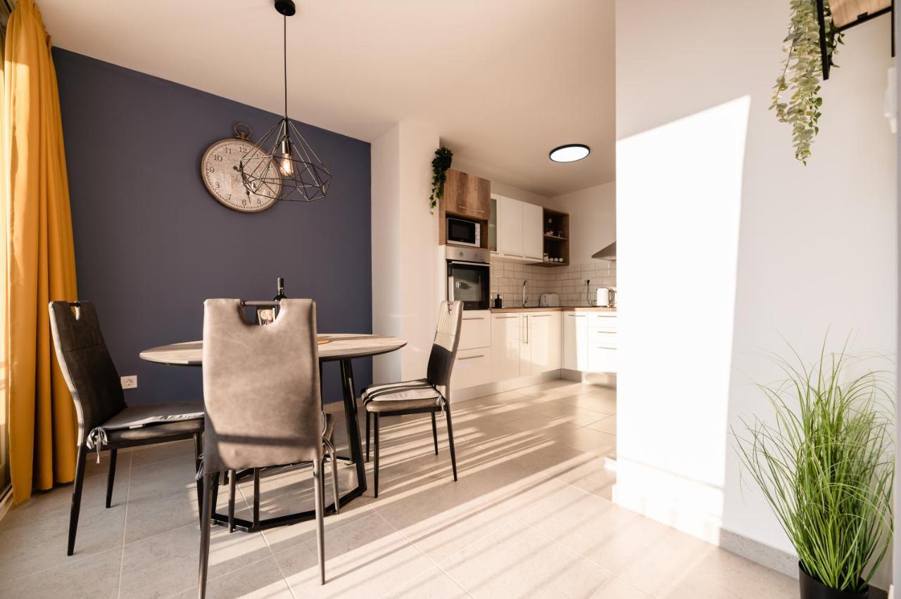 Apartmán Kailani Luxury 3 Bedroom, 3 Bathroom With A Sunny Balcony