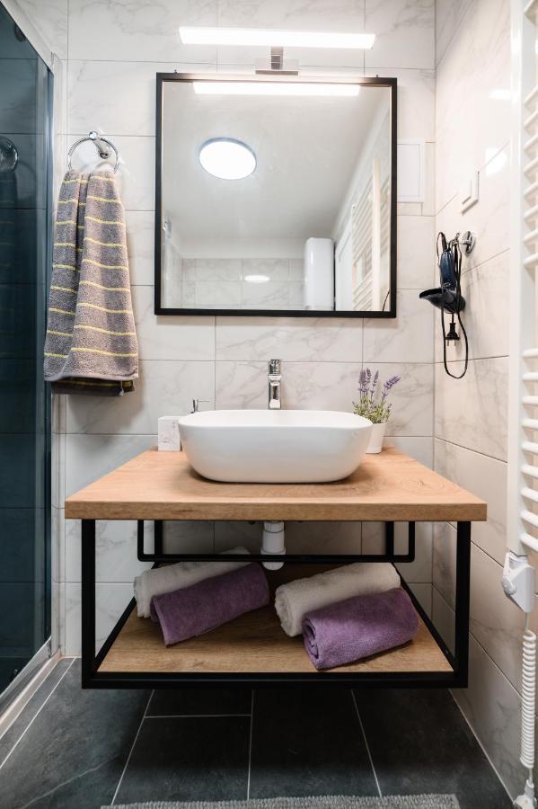 Kailani Luxury 3 Bedroom, 3 Bathroom With A Sunny Balcony