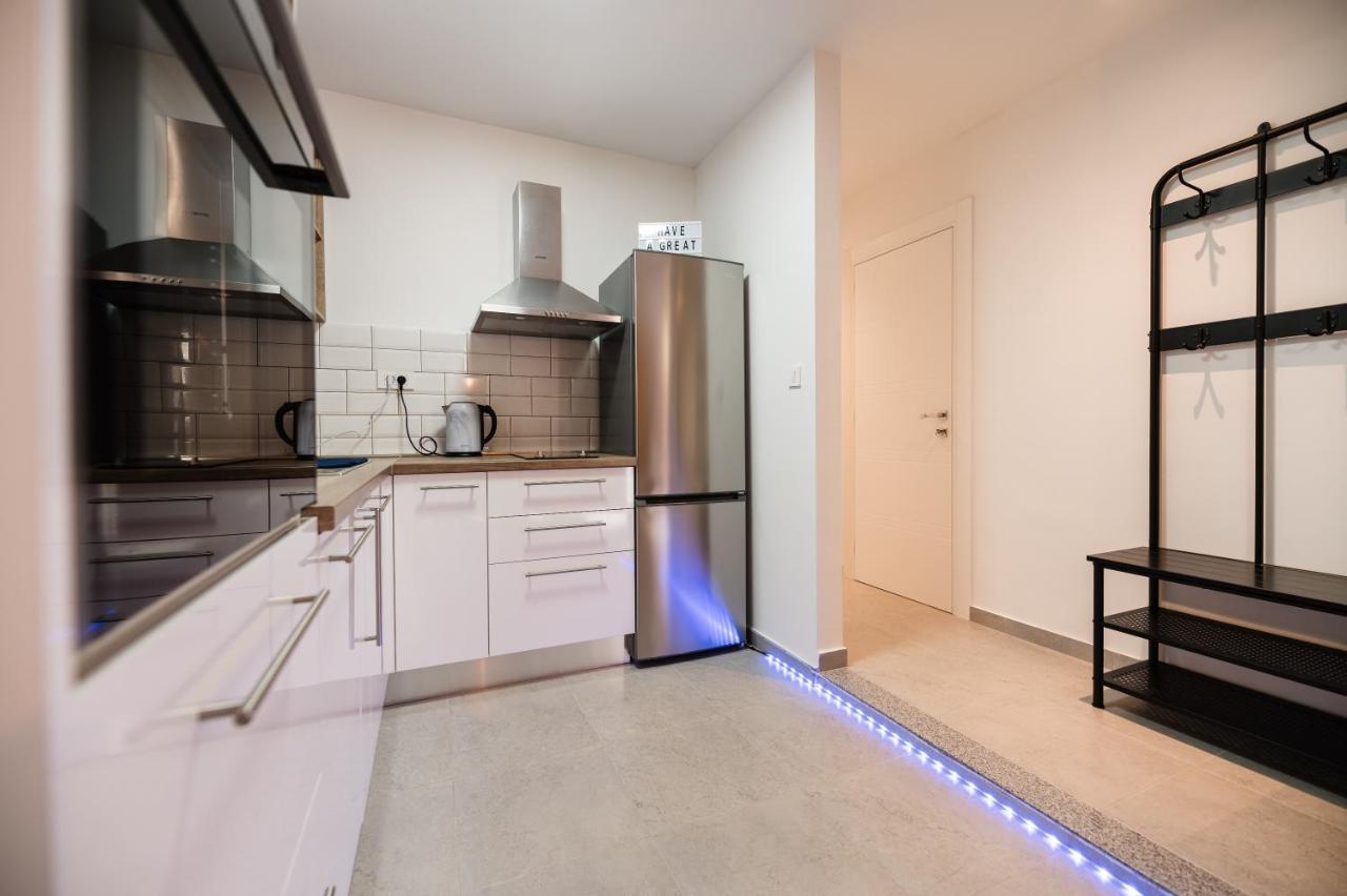 Kailani Luxury 3 Bedroom, 3 Bathroom With A Sunny Balcony