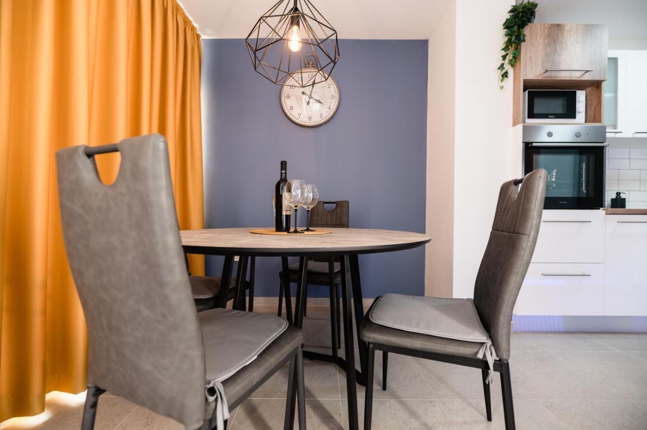 Kailani Luxury 3 Bedroom, 3 Bathroom With A Sunny Balcony Apartment *