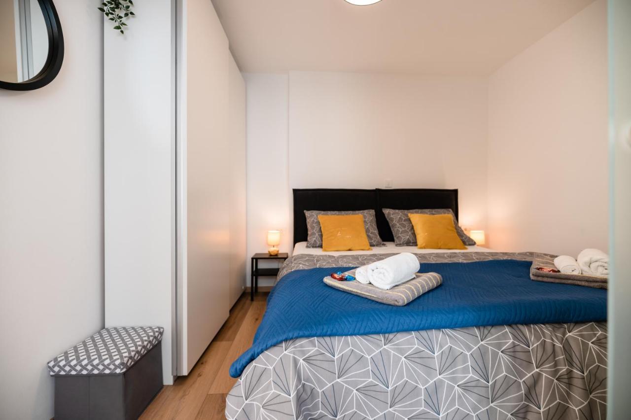 Kailani Luxury 3 Bedroom, 3 Bathroom With A Sunny Balcony Apartment