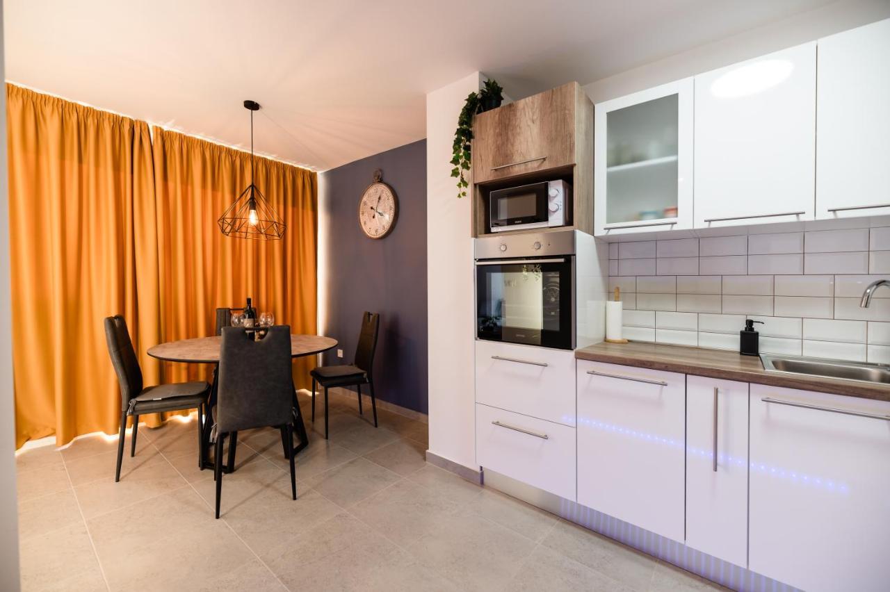 Kailani Luxury 3 Bedroom, 3 Bathroom With A Sunny Balcony