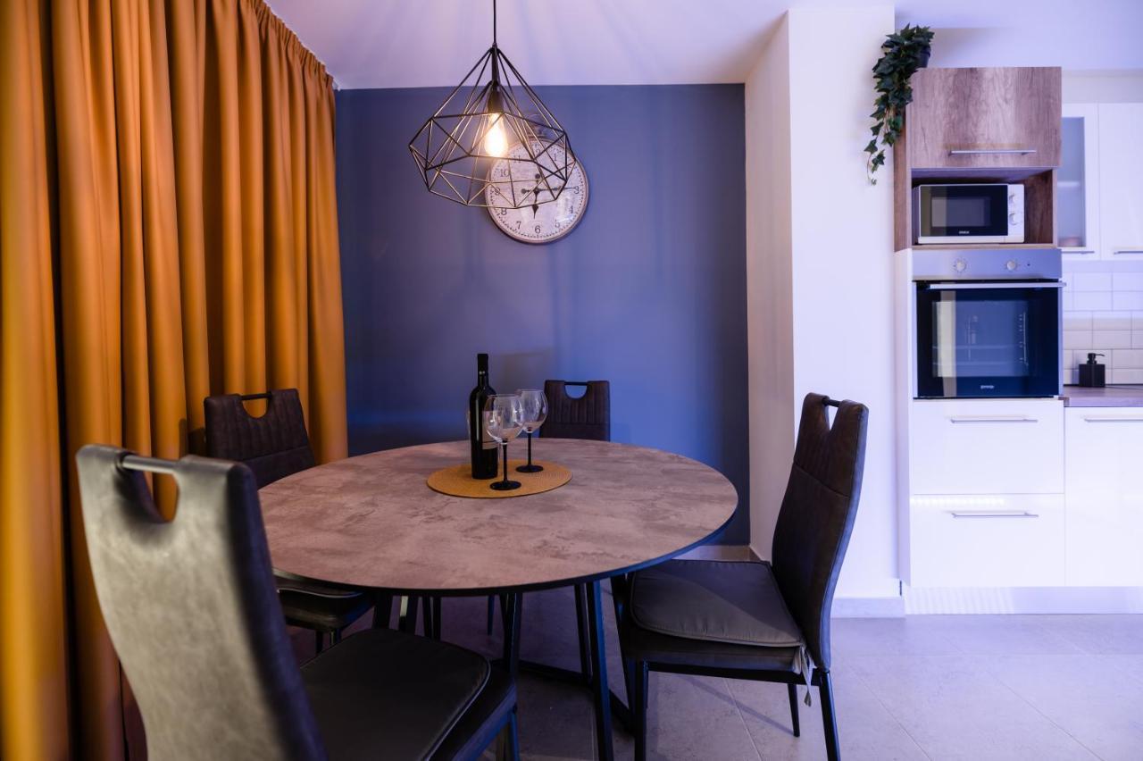 Kailani Luxury 3 Bedroom, 3 Bathroom With A Sunny Balcony Apartment